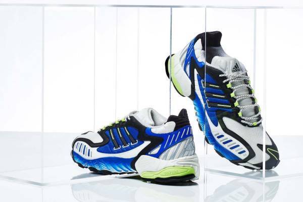 アディダス コンソーシアムのスニーカー「トルション TRDC」異素材アッパー&衝撃吸収ヒールで復刻