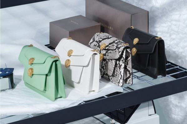 アレキサンダー ワン×ブルガリ「セルペンティ」スネークヘッドを配したベルトバッグなど