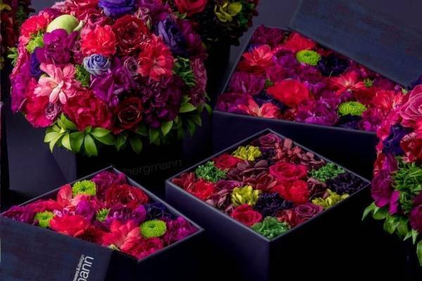 ニコライ バーグマンの秋限定フラワーボックス、紫の花やヒメリンゴで“実りの秋”を表現