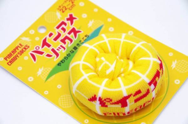 「パインアメソックス」関西限定で発売、超ロングセラーキャンディが靴下に
