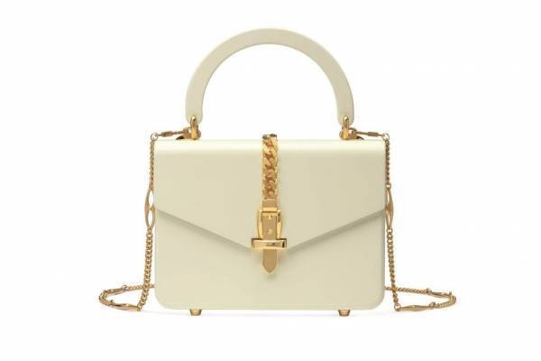 グッチの新作バッグ“ダブルG”を配したスカーフ付きスエードショルダー＆プレキシガラスのハンドバッグ