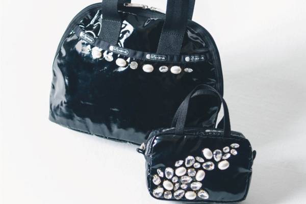 レスポートサック初のカスタマイズイベントが大阪で、バッグ＆ポーチにビジューやパールを飾って