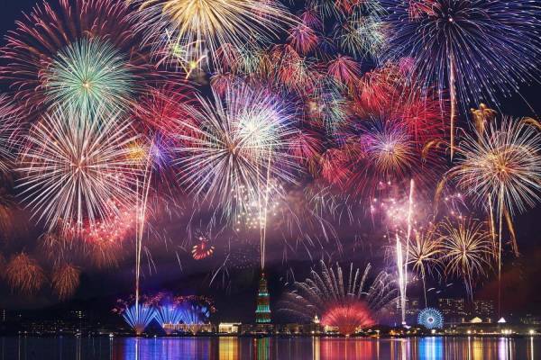 長崎・ハウステンボス「第7回九州一花火大会」西日本最大級の2.2万発、5千発連続打ち上げ花火も