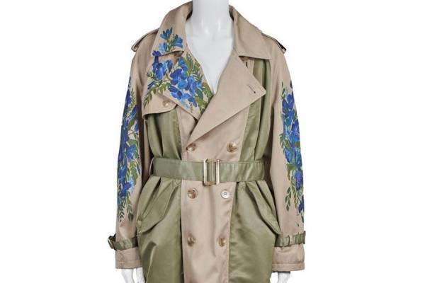 ミュベールの1点物リメイクトレンチコート“未発見の植物”を描いて、トライトとコラボ