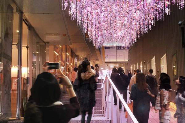 「新宿テラスシティ イルミネーション」西口ハルク～南口サザンテラスが光に包まれる