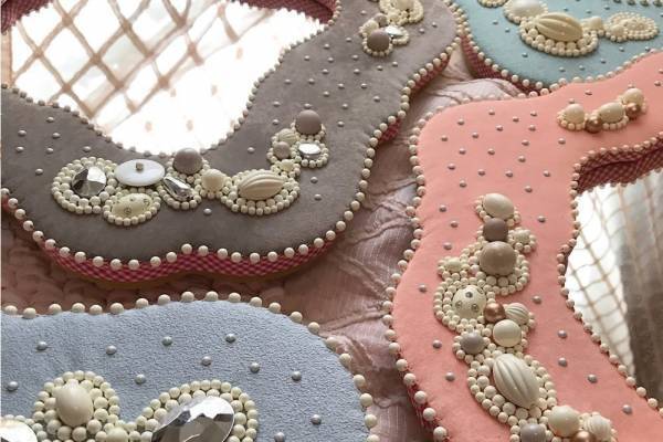 「鏡の国の靴下展」大阪で - 1点物の靴下＆アートな鏡が集結、アクセサリーのカスタムも