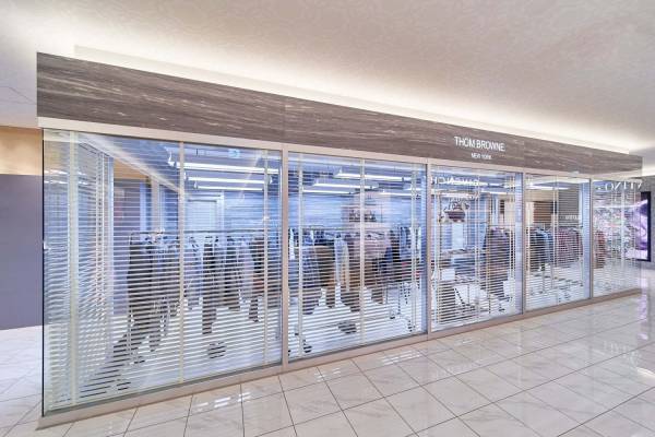 トム ブラウン、大阪・大丸心斎橋に西日本初メンズ・ウィメンズ複合店舗をオープン