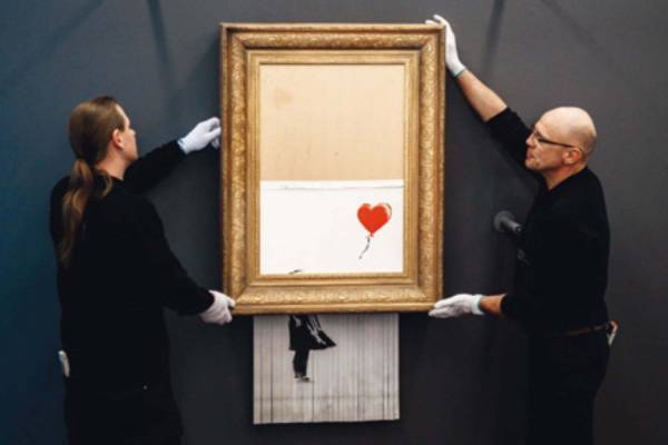 書籍『バンクシー 壊れかけた世界に愛を』ストリート・アートとは？バンクシーとは？を問う1冊