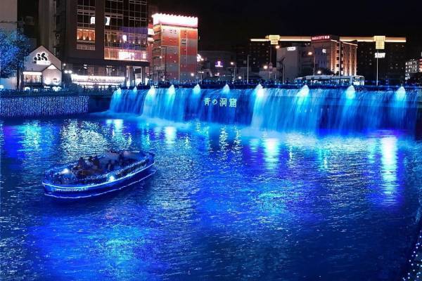 「青の洞窟」福岡初開催、“青い滝”流れる中洲懸橋をロマンチックにクルージング