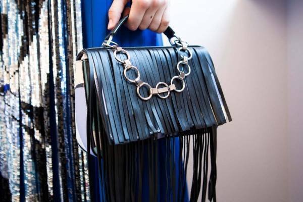 エミリオ・プッチ 新作「チャンス バッグ」柔らかなカーフレザーフリンジが揺れる2WAYバッグ