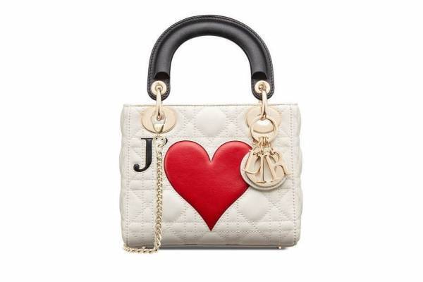 ディオール限定「ディオールアムール」“真っ赤なハート”を配したバッグやシューズ