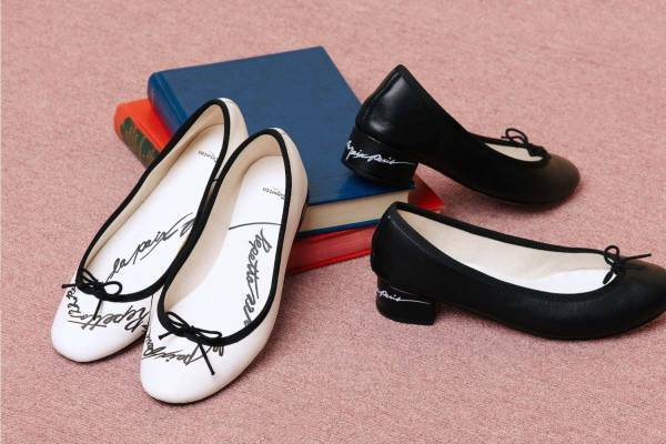レペット「オペラ座」着想の“ボルドー”バレリーナシューズ、パリ本店の住所をハートで記した財布も