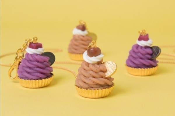 Q-pot.から「和栗・紫芋のモンブランカップケーキ」ネックレス＆バッグチャーム登場