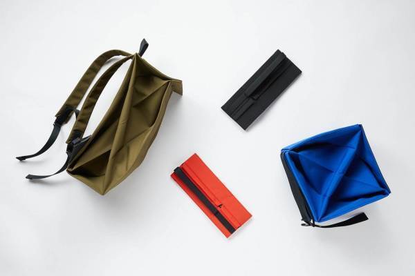グッド グッズ イッセイ ミヤケ“提灯”のように折り畳めるバッグ - バックパックや三角柱ショルダー