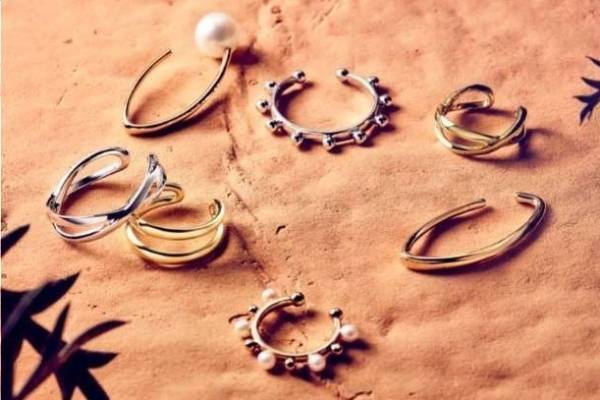 スタージュエリー ガールに新作イヤーカフ、ゴールド＆シルバーのラインで仕上げたベーシックなデザイン