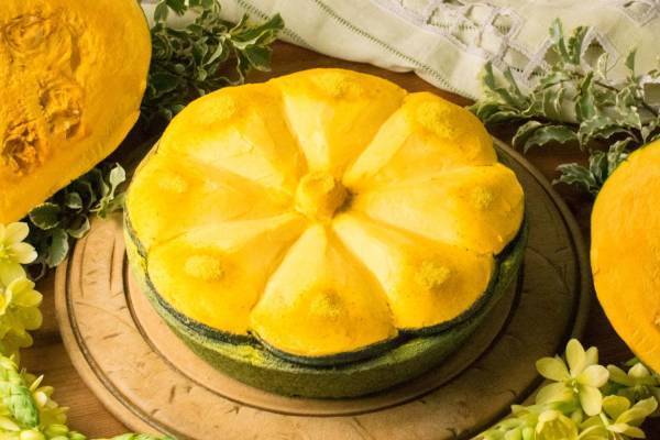 キル フェ ボンのハロウィン、オバケクリームのパンプキンタルト＆丸ごと“くりりんかぼちゃ”のタルト