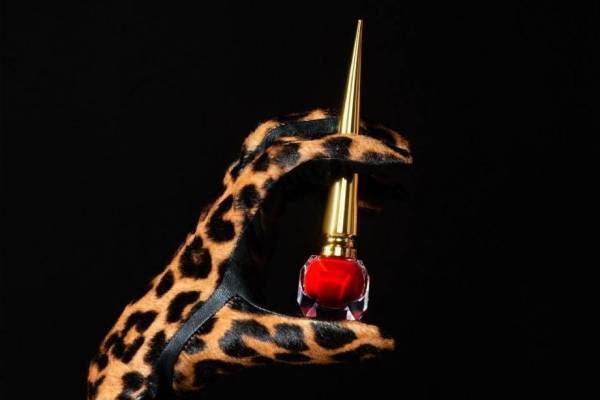 クリスチャン ルブタン“レオパード柄”クリスマスコスメ、キラキラゴールドまつ毛のキャッツアイ