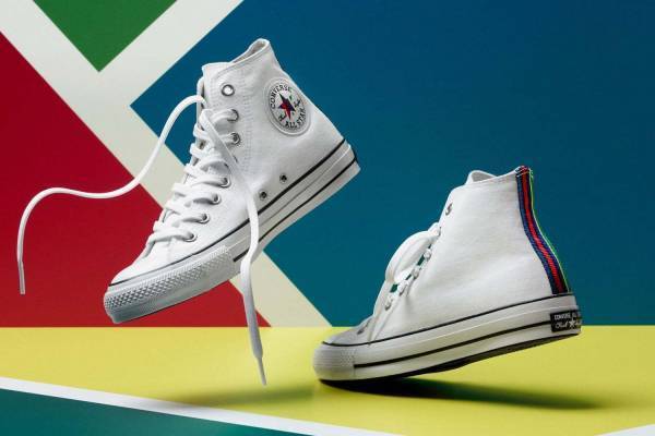 PS ポール・スミス×コンバースのスニーカー「オールスター 100 ハイ」7色のストライプをヒールに