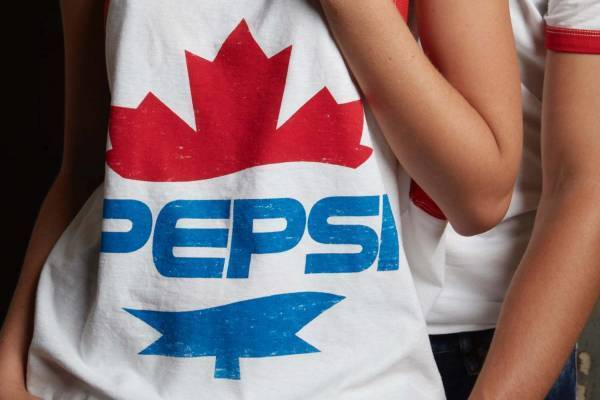 ペプシ x ディースクエアードのカプセルコレクション、 “ペプシ”ロゴ＆リーフモチーフのプリント