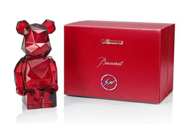 バカラの“ポリゴン×クリスタル”ベアブリック、藤原ヒロシのフラグメントがデザイン