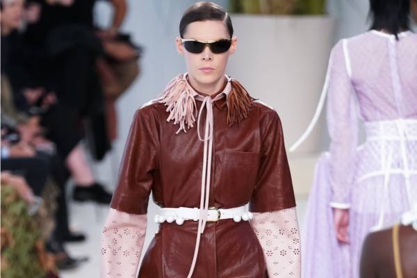 ロエベ 2020年春夏コレクション - ピュアなホワイトを味方に