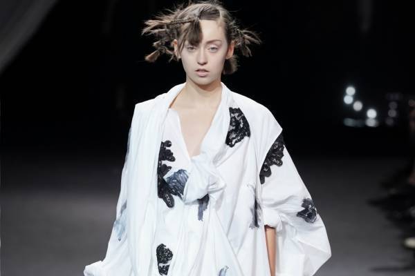 ヨウジヤマモト 2020年春夏ウィメンズコレクション - 漆黒の世界にエネルギッシュな色彩を投じて