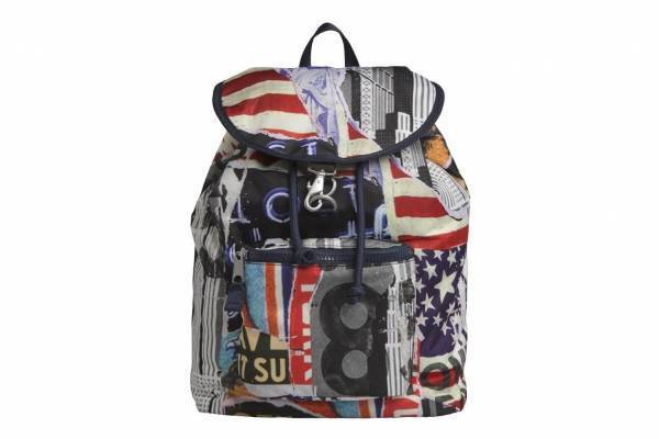 トミー ジーンズ初の路面店が原宿に - バッグなどの限定アイテム、刺繍やワッペンのカスタムサービスも