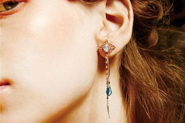 アガット“ルネサンス芸術”着想の新ジュエリー、チャーム付け替えOKなピアスや重ね着けできるリング