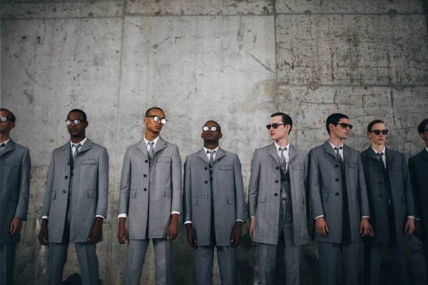 トム ブラウンのパーソナルオーダー会が丸の内で、上質な生地を選んで作るスーツやジャケットなど