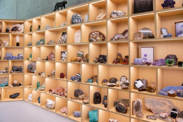 カルティエのクラフツマンシップを六本木で体感、宝石彫刻などの職人技を披露