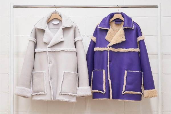 アンユーズドの新作アウター、鮮やかな色彩のフーデッドコートやムートンジャケットなど