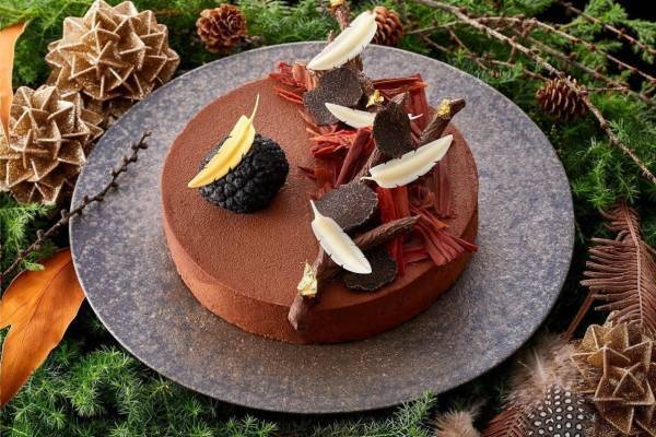 帝国ホテル 東京のクリスマスケーキ、森が着想“トリュフ尽くし”のチョコレートケーキなど