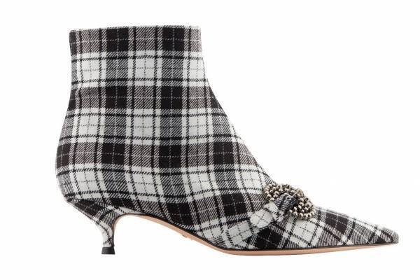 ディオール、50年代英国“テディ・ガール”着想の新作シューズ - タータンチェック柄ブーツなど