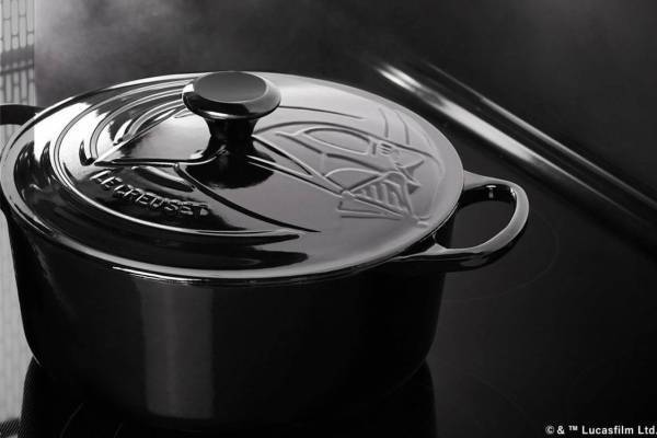 「スター・ウォーズ×ル・クルーゼコレクション」ダース・ベイダーやBB-8がキッチングッズに