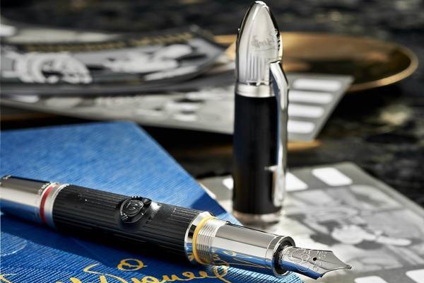 モンブラン、ウォルト・ディズニーを称える限定ボールペン＆万年筆 - ボディとキャップに隠れミッキー