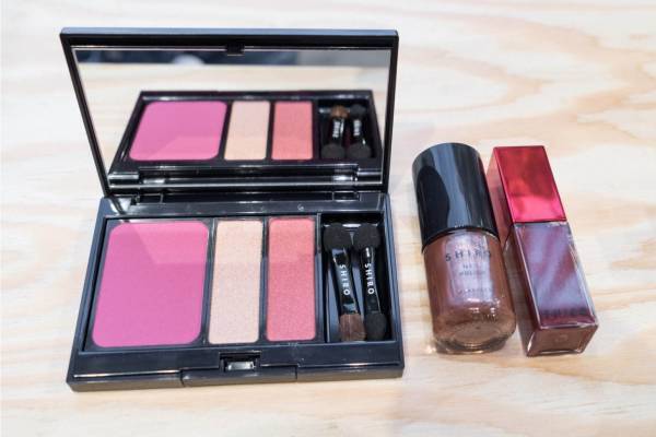 SHIRO19年クリスマスコフレ - チークやアイカラー入りパレットに、人気リップ＆ネイルをセット
