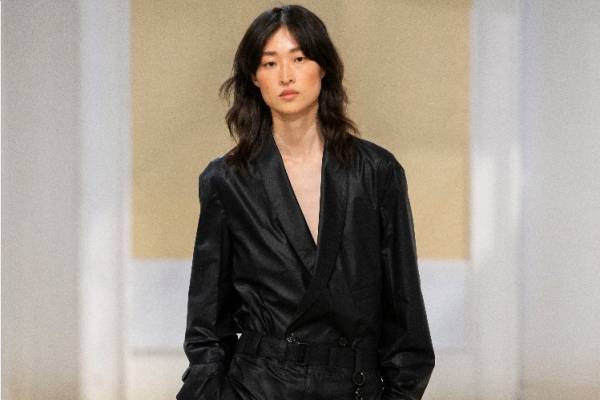 ルメール 2020年春夏コレクション - 黒で魅せる豊かな世界