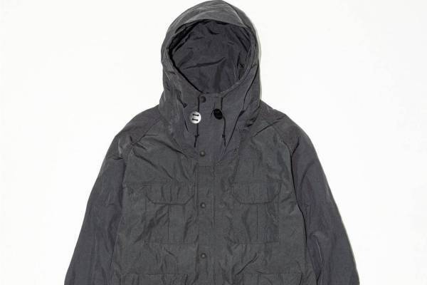 ザ・ノース・フェイス パープルレーベル×ビューティ＆ユースのコート、ダークグレー＆ベージュの2色で