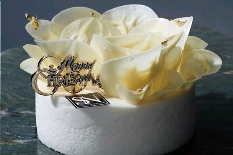 阪急うめだ本店のクリスマスケーキ、花咲く純白のケーキや“大聖堂”モチーフなど