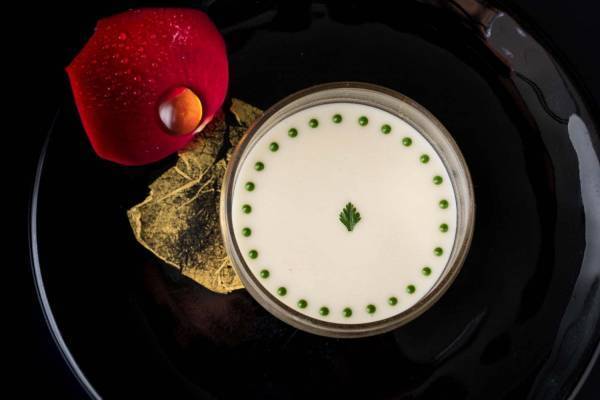 ガストロノミー “ジョエル・ロブション”限定ディナーコース、白トリュフやキャビアの代表メニュー