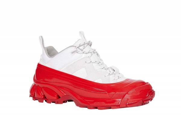 バーバリーの新作スニーカー「アーサー」光沢感あるラバーソール×レオパードプリントなど