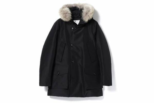 ウールリッチ×ビームスF“ゴアテックス”の別注ダウンジャケット、防水透湿性に優れた立ち襟アウター