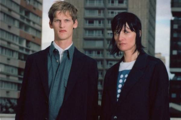 フミト ガンリュウの新作アウター、極端なオーバーサイズのダッフルコートや撥水アウターなど