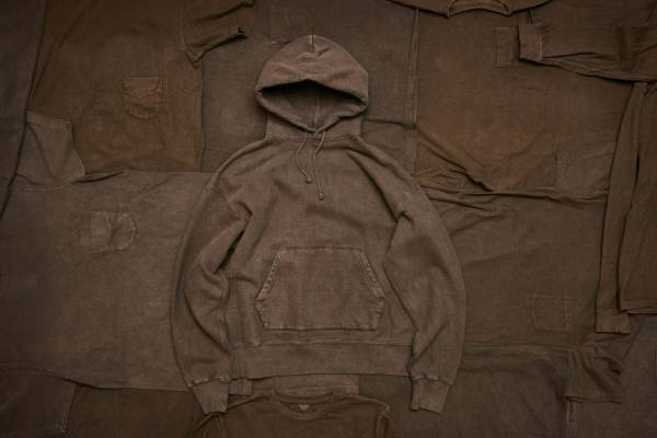 フィルメランジェ“泥染め”Tシャツやスウェットなど、ふっくらした肌触りの裏毛素材