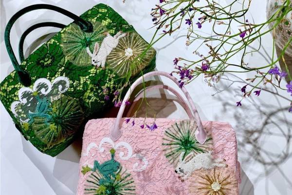 ケイタ マルヤマ「利休バッグ」の新作、アーカイブ地＆ビーズ刺繍などでうさぎやネコを表現