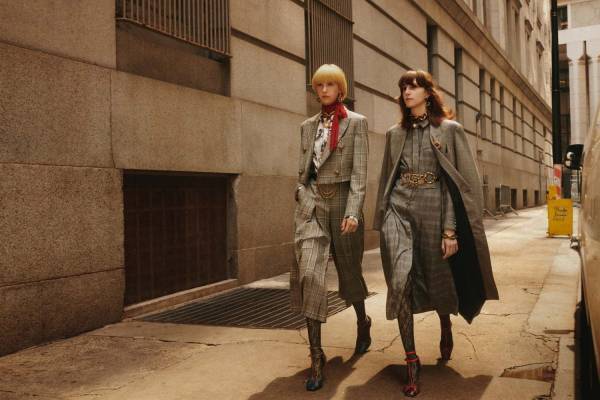 ZARAウィメンズ＆メンズ新作、“星座”ワンピースやフェイクファー付きコートなど