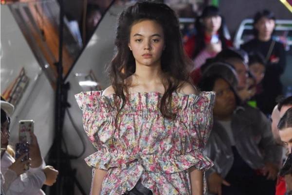 ジェニー ファックス 2020年春夏コレクション、どんな時でも“女の子”を楽しみたいの