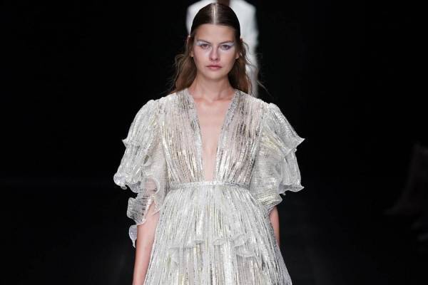 タエ アシダ 2020年春夏コレクション - 新時代を見つめたアーティスティックなピース