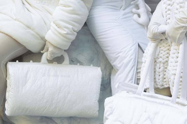 エムエム6 メゾン マルジェラ“白一面”の限定ストア、東京・大阪・名古屋などにオープン