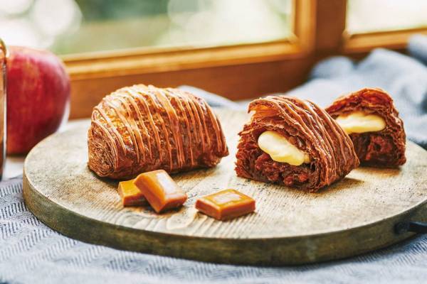 焼きたてカスタードアップルパイ専門店「RINGO」ココア風味のサクサクパイに濃厚キャラメルリンゴを